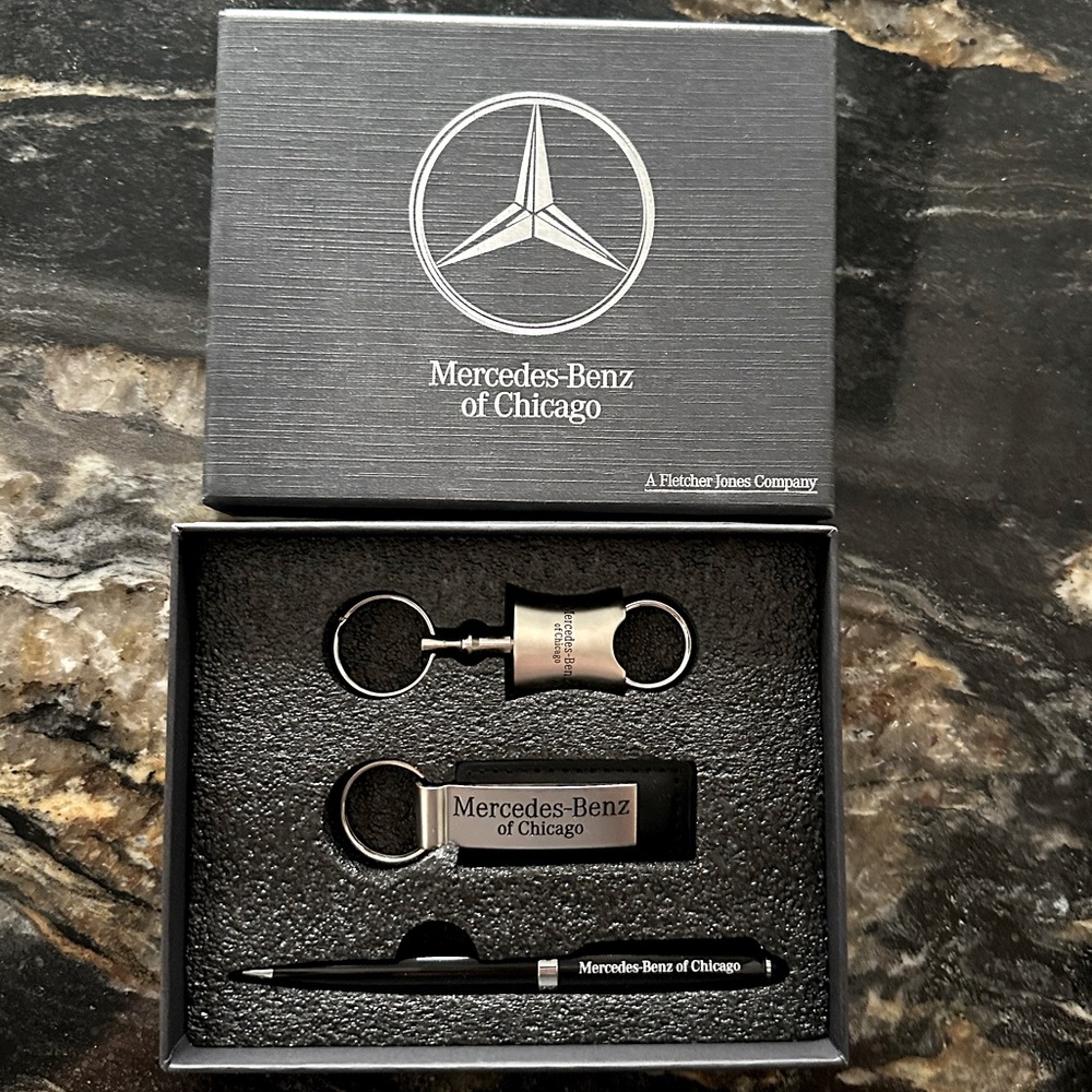 NWB MERCEDES BENZ of Chicago Keychain & Pen Gift Set